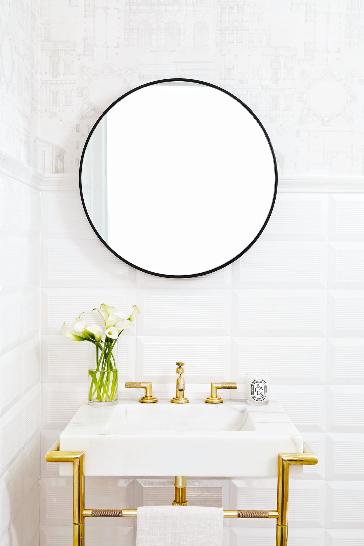 vanity with round mirror